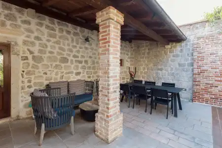 and Restaurant CONTE - 100