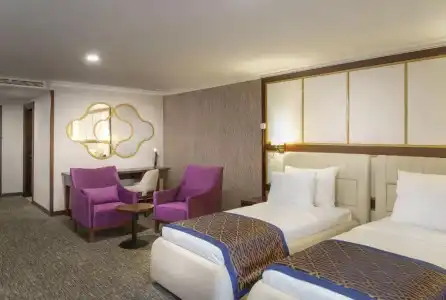 Ramada Plaza by Wyndham - 44