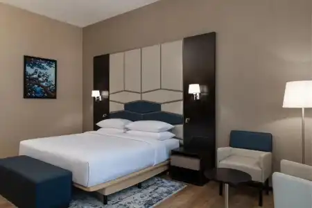 Four Points by Sheraton Production City, Dubai - 6