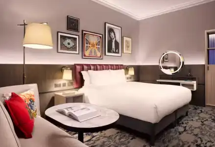 The Trafalgar St. James London, Curio Collection by Hilton - 88
