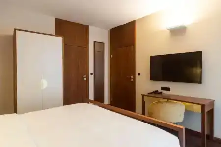 Radisson & Apartments - 90