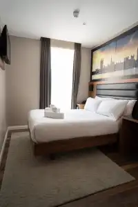 London Court - 46