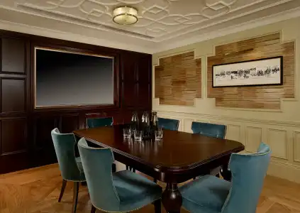 The Queens Gate - 9