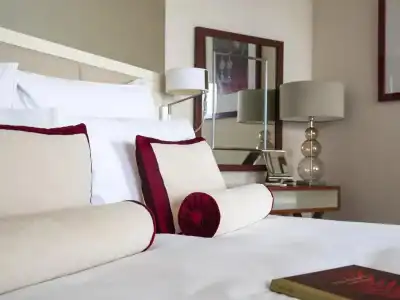 Jumeirah Emirates Towers - 31