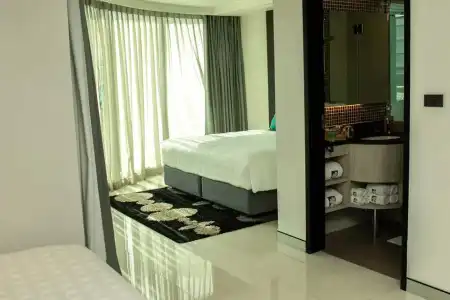 Clover Asoke - 50