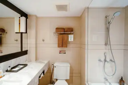 Sawaddi Patong Resort & Spa by Tolani - 59