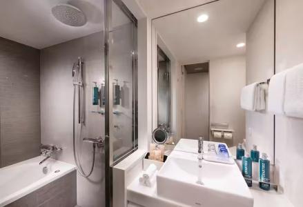 DoubleTree by Hilton Tokyo Ariake - 35