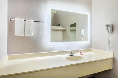 Howard Johnson by Wyndham Phoenix Airport/Downtown Area - 15