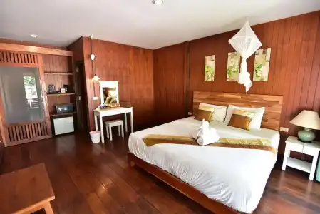 Koh Ngai Thanya Beach Resort - 4