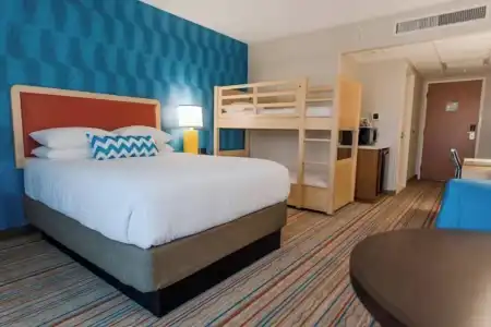 Howard Johnson by Wyndham Anaheim and Water Playground - 24