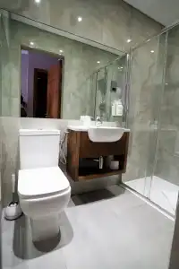 London Court - 59