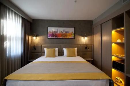 Seraglio & Suites - 102
