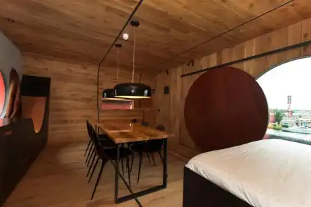 Botel - 54
