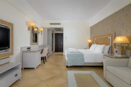 La Marquise Luxury Resort Complex - 51