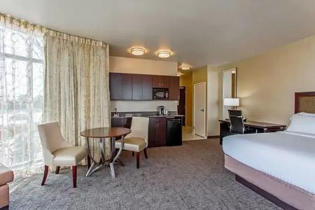 Holiday Inn Express & Suites Anaheim Resort Area by IHG - 65