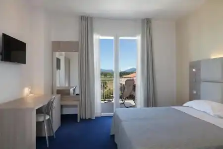Bella Lazise - 59