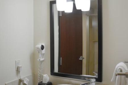 Days Inn & Suites by Wyndham Milwaukee - 20