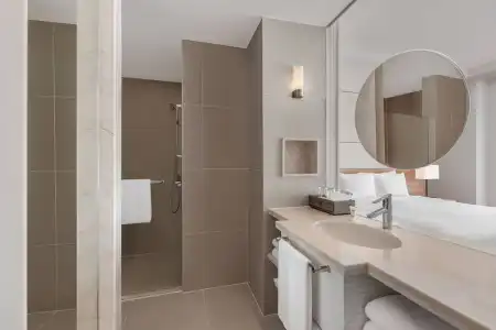 Courtyard by Marriott Bangkok - 29