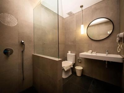 Yulia Beach Inn Kuta - 34