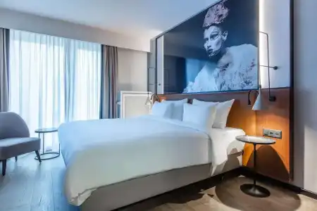 Radisson Blu, - 52