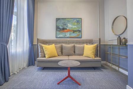 Heritage & Suites - 75