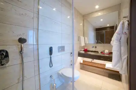 Ramada by Wyndham Old City - 39