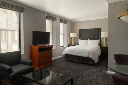 The Manhattan Club - 52