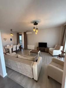Green Hills Suites - 104