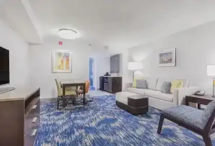 Embassy Suites by Hilton Alexandria Old Town - 61