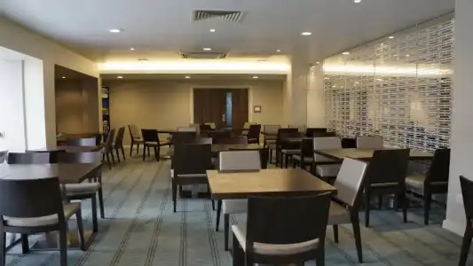 Premier Inn London Fulham - 10