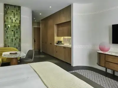 SLS LUX Brickell - 54