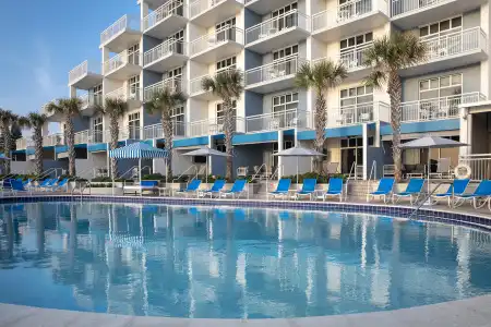 The Shores Resort & Spa - 7