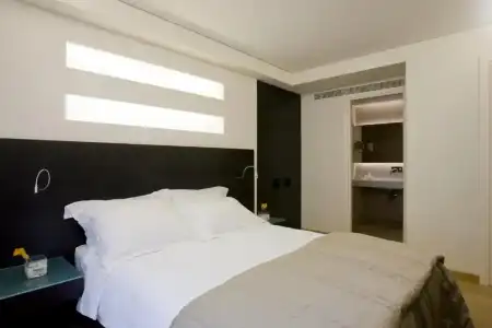O&B Athens Boutique - 4