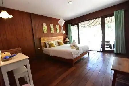 Koh Ngai Thanya Beach Resort - 1