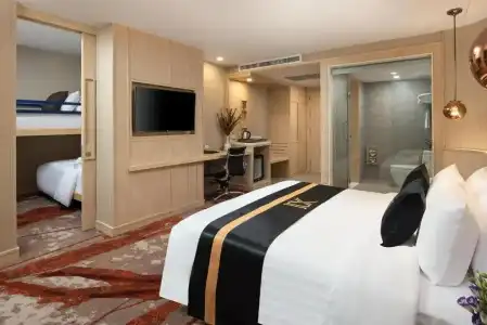 Eleven Bangkok - 10
