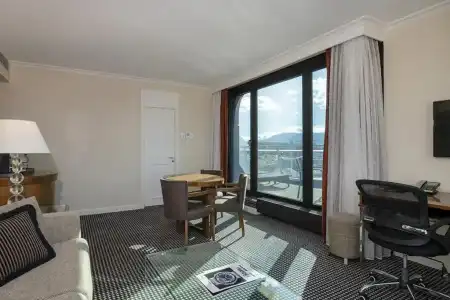 Warwick Geneva - 62