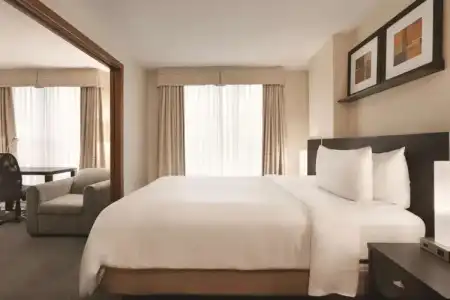 Embassy Suites Montréal by Hilton - 34