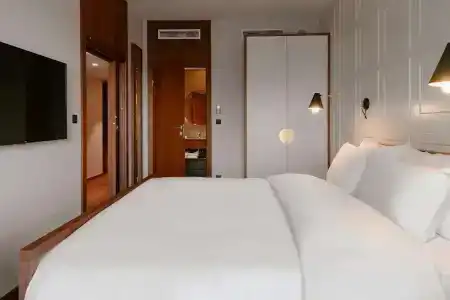 Radisson & Apartments - 87