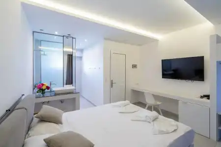 Lardos Bay - 54