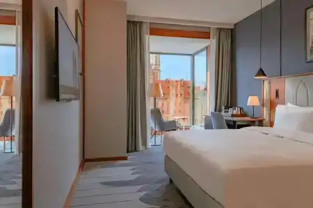 Radisson & Apartments - 77
