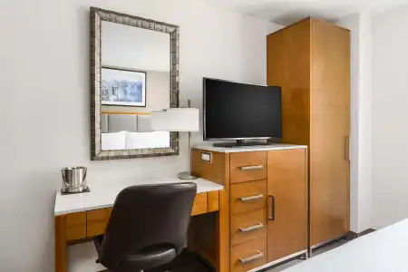 Doubletree Chelsea - 9
