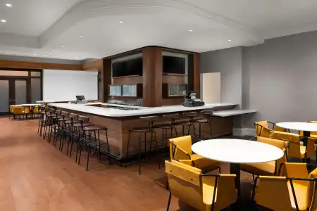 Courtyard by Marriott Chicago at Medical District / UIC - 11