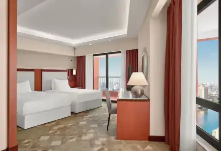 Ramses Hilton - 76