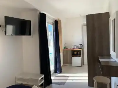 Island Guesthouse - 8
