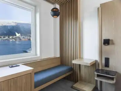 Radisson Blu, - 61