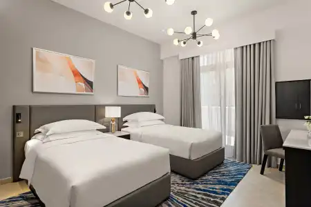 Mövenpick & Apartments Bur Dubai - 4
