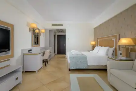 La Marquise Luxury Resort Complex - 46