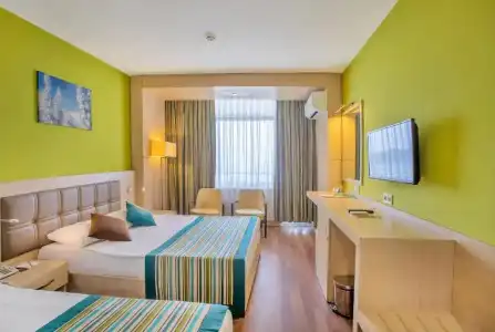 Mira Meridia Beach Resort - 4