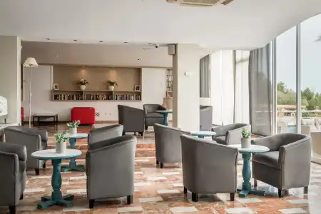 Vistasol Apartments - 2
