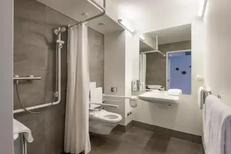 Hwest Hall - 13
